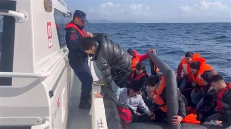 Ege Denizinde can pazarı Yunanistan tarafından Türk kara sularına itilen 50 düzensiz göçmen kurtarıldı